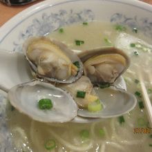 プリプリのアサリが１５個以上。