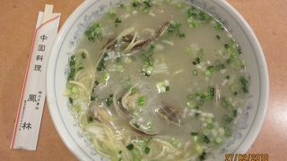 ランチで【アサリそば】を味わった。