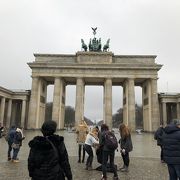 統一後のベルリンの歴史に思いをはせる場所です。