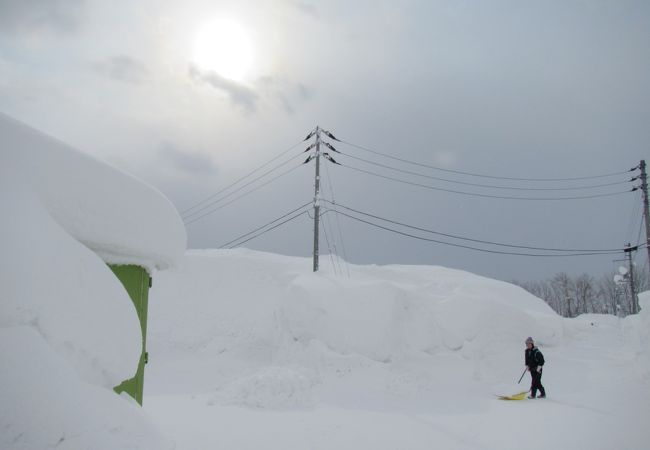 3ｍ超の積雪に埋まる