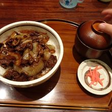 牛丼。大盛（ごはん）無料でした。