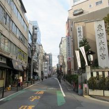 目白通りから大神宮通りへの分岐付近