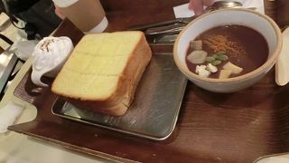 コスメショップとカフェ（小豆かけ氷り）のA'PIEU