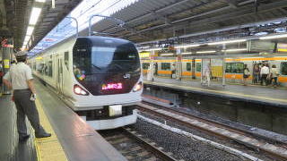 今も信州へのアクセス特急です