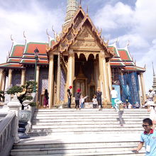 観光客でごったがえしていたので、空いている隙に急いで撮影