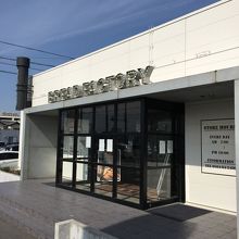 隣は、パン屋さん