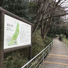 「童話の森」への散策路・この前は広場になっています