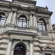 正面入り口です