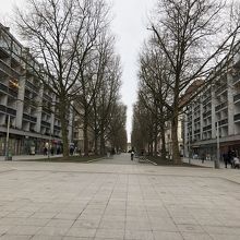 まっすぐに伸びた通りです