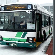 旭川駅前から発車する無料シャトルバス