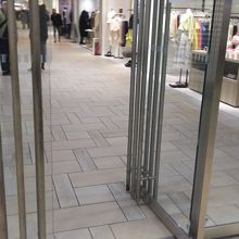 若い女性用のお店が多い