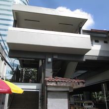 U.N.アヴェニュー駅