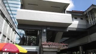 U.N.アヴェニュー駅