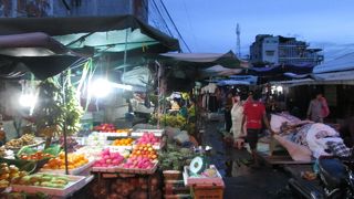 夜のカンダル マーケット