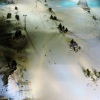 苗場スキー場ナイター　利用者少ないため孫達判別可能