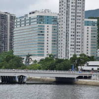 中央の建物です