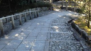 緩やかな傾斜の坂