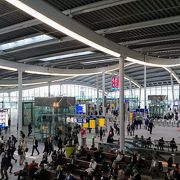 近代的な駅「ユトレヒト中央駅」