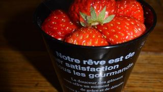 イチゴののったプリン