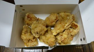 唐揚げとそぼろご飯