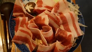 みそ仕立てでグツグツ煮込むと煮込むほどに柔らかくなる