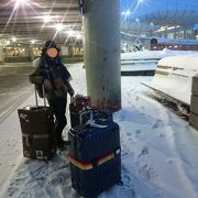 結構広い空港でお土産屋も多々あります。