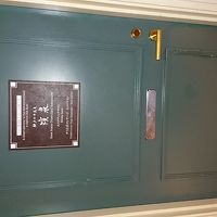 スパに直通エレベーターの入り口。写真が縦に変換出来ない。