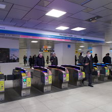 改札口の様子です。