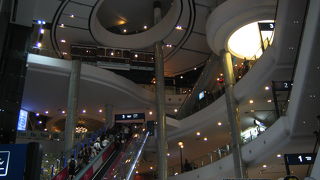 食事とお土産に便利