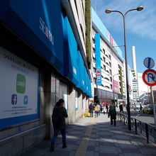 奥はパルコです。