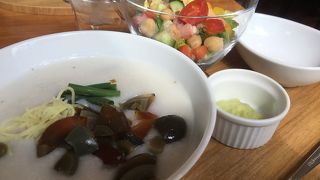 おしゃれなお粥専門店「カユ・デ・ロワ」