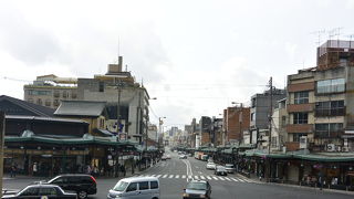 観光客でいつも賑わっています