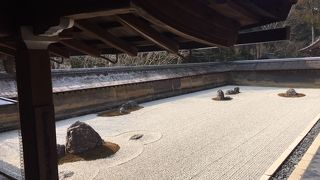 思わず石の数を数えてしまった