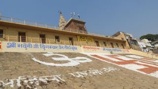 ジャイナ教の寺院があるガート