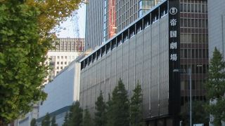 昭和の高度成長期の雰囲気を残す建築です。