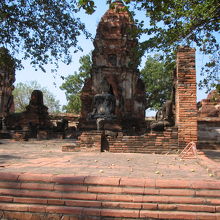 崩れかけています。