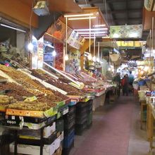 エディム広場の市場