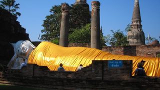 少し小さめの涅槃仏