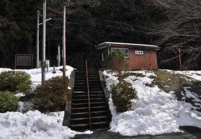 江の川から少し離れたところにある駅