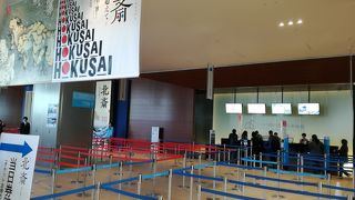 多数の観客をさばけない美術館