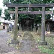 住宅街の中の神社