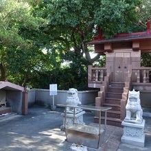 一番奥の社殿。