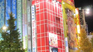 巨大ゲームセンター。気が付くと相当な出費をしていました。