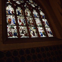 聖堂内部のステンドグラス