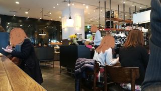 おしゃれなカフェ