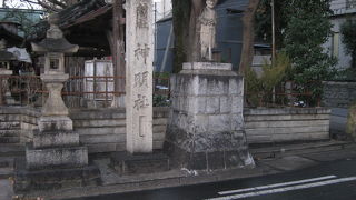 オフィス街にひっそりと