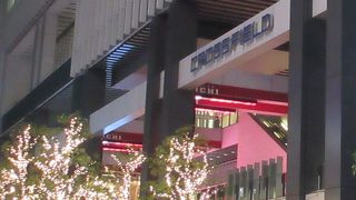 レストランが充実、クリスマスが近づいていたので大変に賑わっていました。