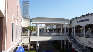 総店舗数は150を超える、ビッグショッピングモールです。