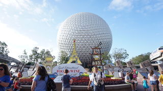 二つのテーマパークがあるみたいで広い