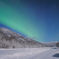 部屋から歩いて1～2分でこのようなオーロラが見れます。